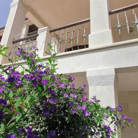 White House - With Terrace And Sea View 5 شقة *